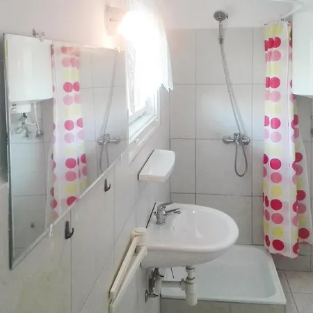 בית נופש Nice In W/ Wifi And 4 Bedrooms